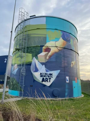 mural na zbiorniku przeciwpożarowym ppoż w Gorzowie Wielkopolskim na zlecenie Accolade na terenie Panatoni Gorzów